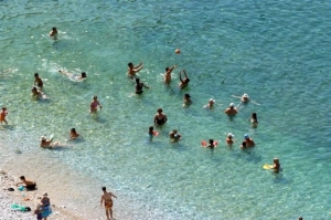 Τα μπάνια ξεκίνησαν, μαζί και οι πνιγμοί