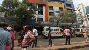 Ινδία: 18 νεκροί από πυρκαγιά σε ΜΕΘ νοσοκομείου για COVID-19