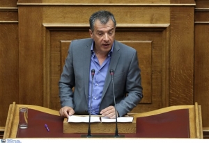 Θεοδωράκης: 99 χρόνια εκχώρησης της περιουσίας θα κάνουν την Ελλάδα Αργεντινή