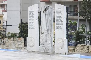 Το μνημείο κατάθεσης στεφάνων