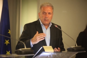 Αβραμόπουλος: Σε έναν μήνα «θα είναι έτοιμα» τα hot spot σε Ελλάδα και Ιταλία