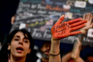 Ιράν: «Οι γυναίκες που παραβιάζουν τον ισλαμικό ενδυματολογικό κώδικα θα τιμωρούνται»