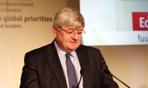 Γιόσκα Φίσερ: Τυχόν νίκη του ΣΥΡΙΖΑ απειλεί με επανάσταση τη Νότια Ευρώπη