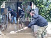Θεσσαλονίκη – Πολίχνη: Μέλη της ΚΝΕ βοηθάνε τον κόσμο να αποκαταστήσει τις ζημιές – Στο σημείο και ο βουλευτής του ΚΚΕ Γ. Δελής (ΦΩΤΟ – ΒΙΝΤΕΟ)