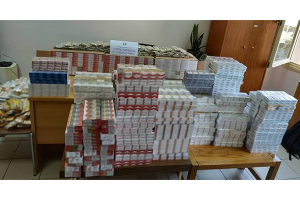 Συνέλαβαν 8 αλλοδαπούς με λαθραία τσιγάρα