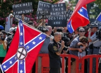 Κου Κλουξ Κλαν και Μαύροι Πάνθηρες συναντήθηκαν με φόντο τη σημαία του Νότου