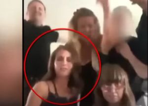 «Αλληλεγγύη στη Σάνα»: Φινλανδές ανεβάζουν βίντεο που χορεύουν στηρίζοντας την πρωθυπουργό