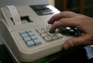Βροχή τα λουκέτα από την ΑΑΔΕ για τη μη έκδοση αποδείξεων
