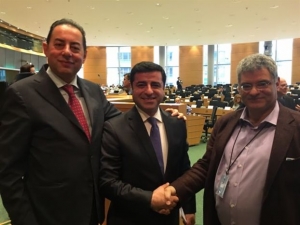 Ευρωβουλή: Συνάντηση Ντεμιρτάς-Κύρκου με φόντο τις εξελίξεις στο Κουρδικό