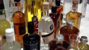 Σύλληψη δύο ατόμων για προμήθεια αλκοόλ σε ανήλικα κορίτσια στη Θεσσαλονίκη