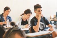 Υπουργείο Παιδείας: Μετά τις πανελλαδικές οι... απολυτήριες Λυκείου