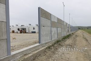 Τσιμεντένιο τείχος τριών μέτρων κυκλώνει τη δομή φιλοξενίας Νέας Καβάλας (Βίντεο - φωτογραφίες)
