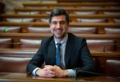 ΠΑΣΟΚ: Νέος εκπρόσωπος Τύπου του κόμματος ο Θανάσης Γλαβίνας