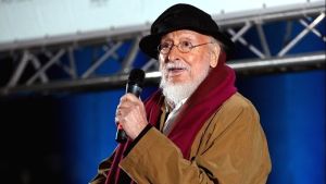 Η αναγνώριση του Διονύση Σαββόπουλου από το ΑΠΘ: Ένας θρύλος της μουσικής