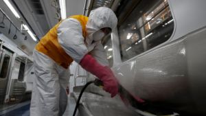 DW: Κορωνοϊός και ιστορίες συνομωσίας