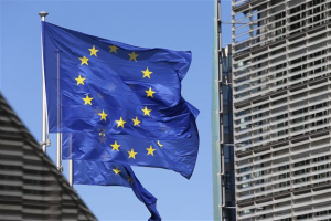 Η ΕΕ στηρίζει τις προσπάθειες για λύση στην ονομασία της πΓΔΜ