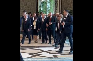 Πούτιν – Ερντογάν: Αγκαζέ στη Σύνοδο της Σαγκάης (vid)