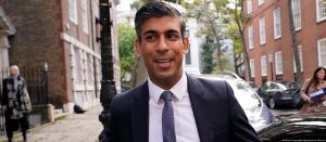 Ο πρωθυπουργός της Βρετανίας ζητά συγγνώμη που δεν φορούσε ζώνη ασφαλείας στο αυτοκίνητο