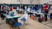 ΗΠΑ-Covid-19: Ο Τζο Μπάιντεν θα κινητοποιήσει 100.000 γιατρούς και νοσηλευτές για να επιταχυνθούν οι εμβολιασμοί