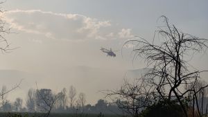 Φωτιά στο Καβαλάρι: Μήνυμα προς τους κατοίκους να απομακρυνθούν