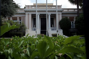 Κυβερνητικές πηγές: Παράφωνη ηχώ του Σαμαρά ο Μητσοτάκης