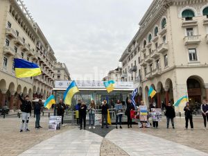 Αντιπολεμική συγκέντρωση Ουκρανών στην Αριστοτέλους – «Ρωσία πάψε να σκοτώνεις»
