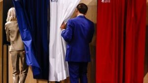 Γαλλία-Εκλογές: Ραφαέλ Γκλυκσμάν: «Πρέπει τώρα να ενεργήσουμε ως ενήλικες τώρα»