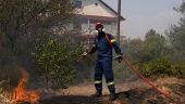 Από έκρηξη μετασχηματιστή εκτιμάται πως ξεκίνησε η φωτιά στον Τρίλοφο