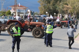 Στους δρόμους οι αγρότες - Συγκεντρώσεις και μπλόκα σε όλη τη χώρα