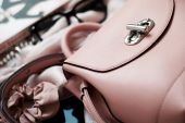 3 tips για να επιλέξετε τη σωστή τσάντα για εσάς