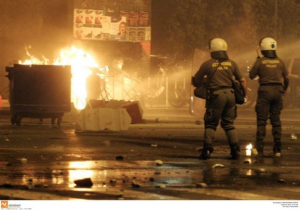 Θεσσαλονίκη: Επεισόδια μεταξύ αντιεξουσιαστών και ΜΑΤ