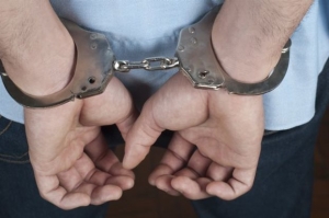 Χειροπέδες σε 37χρονο για αποπλάνηση 12χρονης