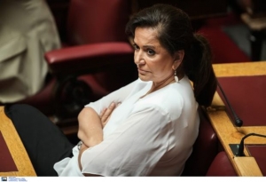 Μπακογιάννη: Η κυβέρνηση φέρνει «πέντε ορόφους φόρους»