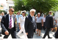 Τήνος: Στεφάνι στον υγρό τάφο του Ελλη από τον Παυλόπουλο