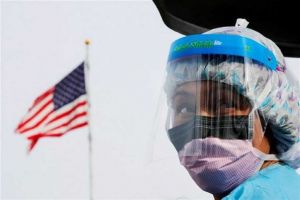 ΗΠΑ: Ρεκόρ κρουσμάτων κορονοϊου – Στο νοσοκομείο με μάσκα ο Τραμπ