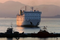 Επιστρέφει στον Πειραιά το «Πρέβελης» λόγω εισροής υδάτων
