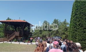 Θεσσαλονίκη: Πλήθος πιστών στον τάφο του Αγίου Παϊσίου στην Σουρωτή (vid &amp; pics)