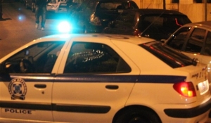 Επίθεση με μολότοφ σε περιπολικό στα Εξάρχεια