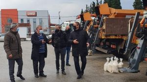 Τον στόλο των δημοτικών οχημάτων επιθεώρησε ο δήμαρχος Κ. Ζέρβας για ενδεχόμενο χιονοπτώσεων