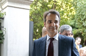 Στη σκιά των πρώην ο Μητσοτάκης