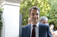 Στη σκιά των πρώην ο Μητσοτάκης