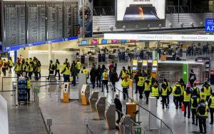 Γερμανία: Σε απεργιακό κλοιό τρία μεγάλα αεροδρόμια – Ακυρώνονται εκατοντάδες πτήσεις