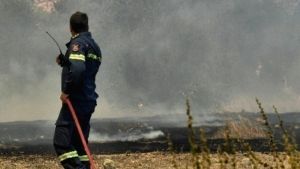 Πυρκαγιά σε ύφεση στην Περαία Θεσσαλονίκης: Κινητοποίηση πυροσβεστικών δυνάμεων