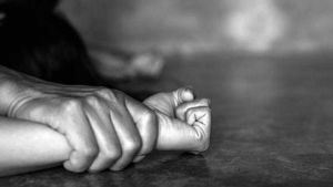 Θεσσαλονίκη: Καρέ – καρέ η σεξουαλική επίθεση σε βάρος της 33χρονης σε είσοδο πολυκατοικίας
