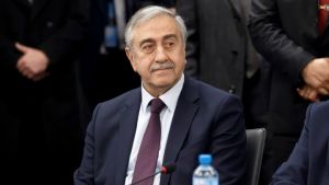 Πυρά Ακιντζί σε Ερντογάν: «Το καθεστώς του ενός άνδρα παρασέρνει την Τουρκία και τα Κατεχόμενα σε κατάρρευση»