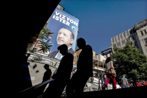 Ερντογάν: Υποσχέθηκε άρση της έκτατης ανάγκης στην Τουρκία
