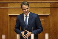 Eπιθετική ρητορική Μητσοτάκη έναντι της κυβέρνησης παρά τις... μουρμούρες