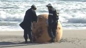 Ιαπωνία: Απομακρύνθηκε η μεταλλική μπάλα από την παραλία αλλά το μυστήριο παραμένει