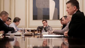 Ευρεία σύσκεψη υπό τον πρωθυπουργό για την κατάσταση σε Έβρο και νησιά
