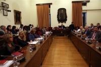 Αναβάλλεται για την Πέμπτη η συνδιάσκεψη των προέδρων της Βουλής για το ΕΣΡ